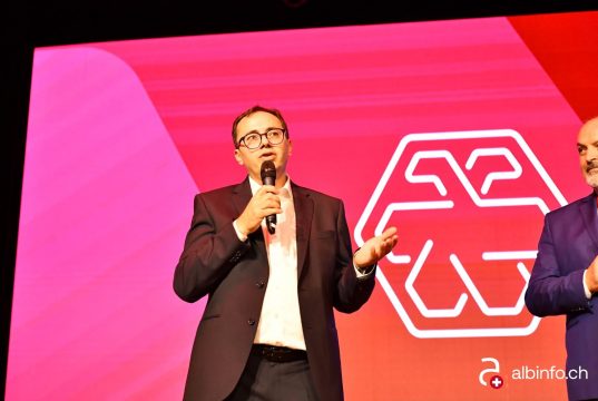 Kur Një Komunitet Organizohet, Ai Bëhet Më i Fortë. Kur Bashkohet, Bëhet i Pathyeshëm